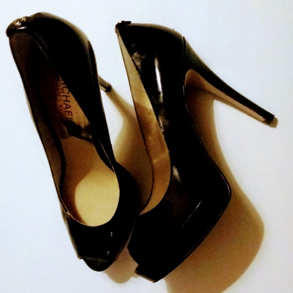 Michael Kors Black Stiletto Heels Sz 6M - Picture 3 of 13